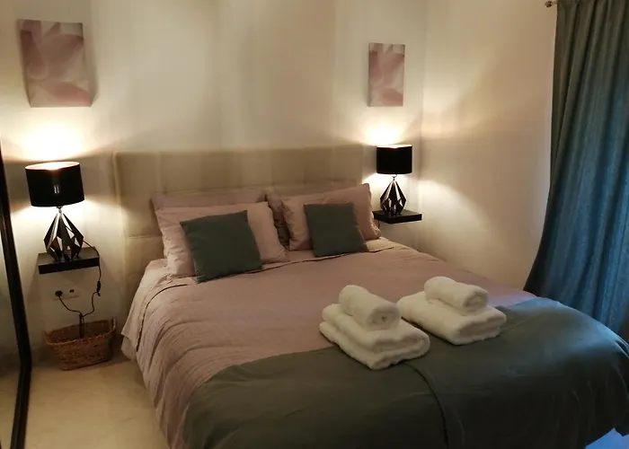 Apartamento De 2 Quartos No Centro De Monte Gordo