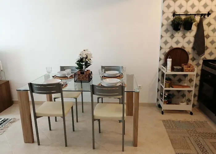 Apartamento De 2 Quartos No Centro De Monte Gordo